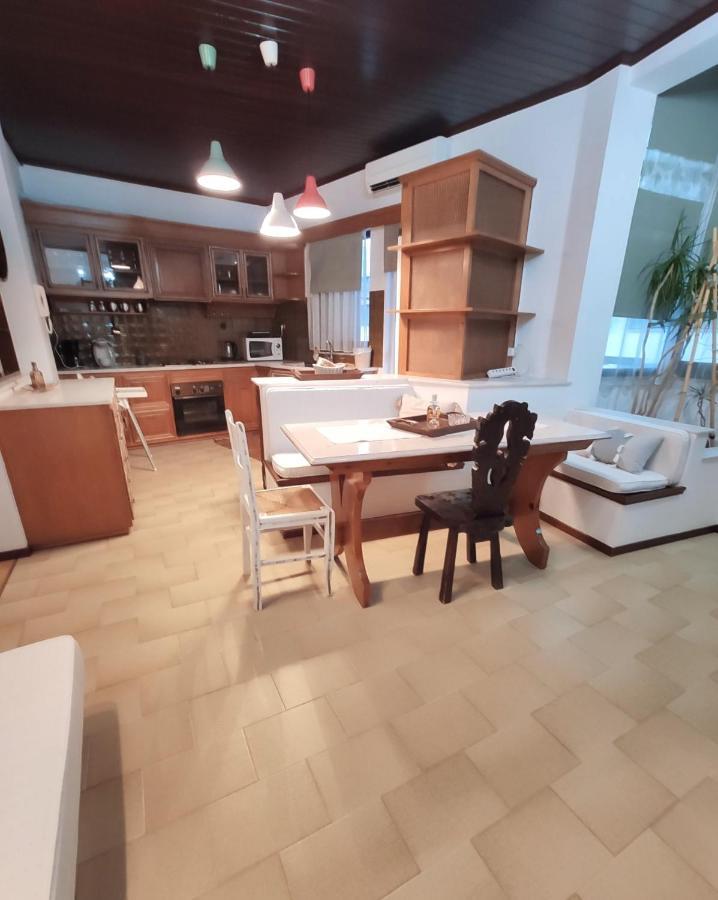 Johnny'S Loft Apartment Agrinio Luaran gambar